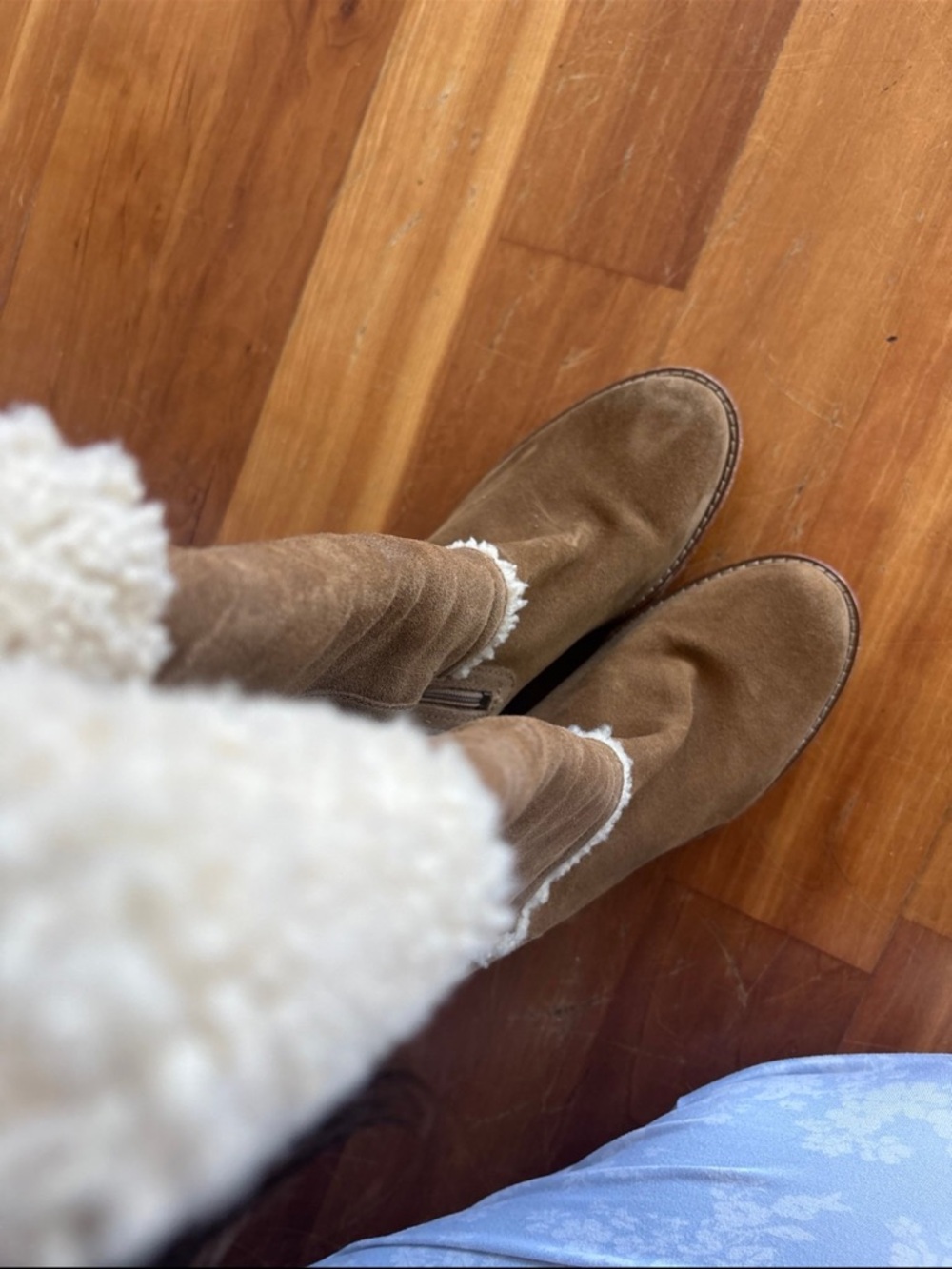UGG women’s wedge boots - Picture 5 of 6